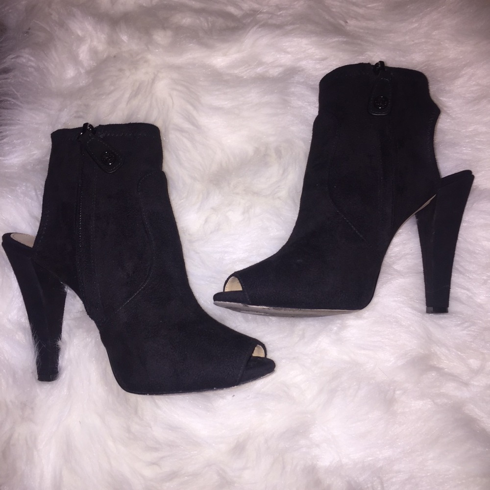 ✴️SOLD ON EBAY✴️ Michael Kors Cutout Ankle Booties - Picture 1 of 8